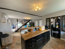 Belle maison en bois et son gîte, situation idéale !