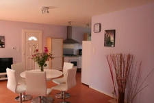 Belle maison en bois et son gîte, situation idéale !