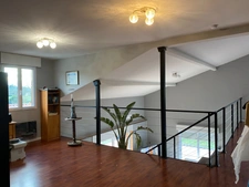 Belle maison en bois et son gîte, situation idéale !