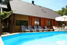 Belle maison en bois et son gîte, situation idéale !