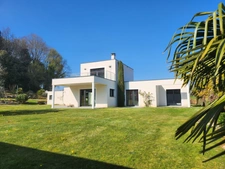 Magnifique maison moderne avec piscine intérieure et SPA.