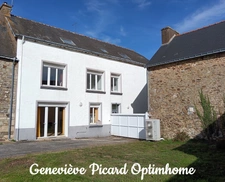 Maison de caractère en pierre de 189 m² — 5 chambres, dépendance et cour en cœur de bourg