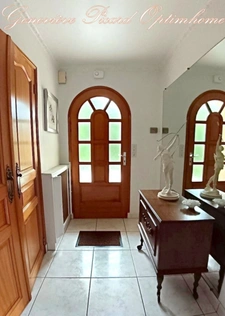 Propriété à vendre à Pontivy : Maison de 165 m2 environ sur 2000 m2 de jardin paysagé proche centre-ville et de ses commerces.