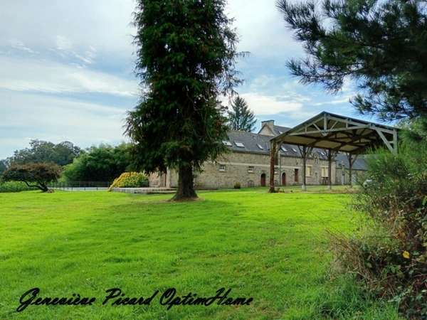 Grande maison de caractère à Pluméliau-Bieuzy avec piscine extérieure chauffée sur 6700 m2 de verdure