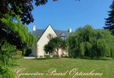 Propriété à vendre à Pontivy : Maison de 165 m2 environ sur 2000 m2 de jardin paysagé proche centre-ville et de ses commerces.