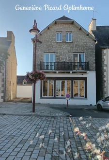 Maison de caractère en pierre de 189 m² — 5 chambres, dépendance et cour en cœur de bourg