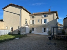 Maison ancienne de caractère, à la campagne.