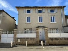 Maison ancienne de caractère, à la campagne.