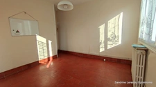 GRAND-COURONNE – MAISON DE CHARME EN BRIQUES ET SILEX – 3 CHAMBRES – JARDIN – GARAGE – BEAU POTENTIEL