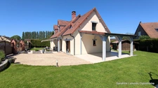 Maison 140 m² – Vie de plain-pied possible – Véranda récente 32 m² – 2 garages – Terrain 807 m² – Saint-Ouen-du-Tilleul
