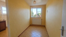 GRAND-COURONNE – MAISON DE CHARME EN BRIQUES ET SILEX – 3 CHAMBRES – JARDIN – GARAGE – BEAU POTENTIEL