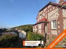 GRAND-COURONNE – MAISON DE CHARME EN BRIQUES ET SILEX – 3 CHAMBRES – JARDIN – GARAGE – BEAU POTENTIEL