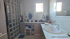 VILLAGE D'ALIZAY – A VENDRE Maison Familiale avec jardin paysager 5 Pièces - Sous-sol complet. Accès Gare à pied