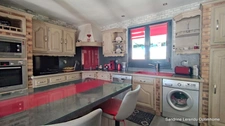 Maison 140 m² – Vie de plain-pied possible – Véranda récente 32 m² – 2 garages – Terrain 807 m² – Saint-Ouen-du-Tilleul