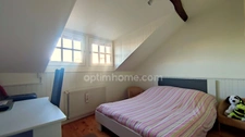 Maison de Ville Mitoyenne de  94 m² 4 chambres très bien entretenue au calme sur la commune de Rouen en Normandie