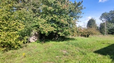 Longère et ses 2 chambres entièrement à rénover sur un terrain de plus de 1500 m2 au calme dans un petit village normand