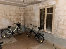 Longère et ses 2 chambres entièrement à rénover sur un terrain de plus de 1500 m2 au calme dans un petit village normand