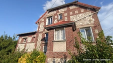 GRAND-COURONNE – MAISON DE CHARME EN BRIQUES ET SILEX – 3 CHAMBRES – JARDIN – GARAGE – BEAU POTENTIEL