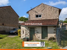 CHARMANTE MAISON EN PIERRE AVEC FORT POTENTIEL - 