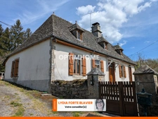  Propriété de caractère avec dépendances, piscine et 1,4 hectare de terrain – cadre exceptionnel en Corrèze