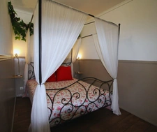 À vendre : IMMEUBLE de caractère au cœur de la Haute-Vienne (Châteauneuf-la-Forêt)