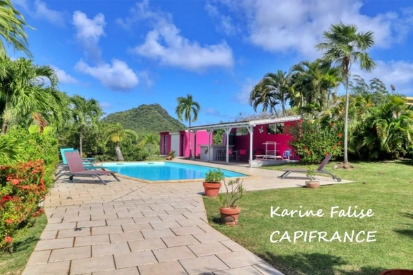 Sainte-Anne – Villa T5 de plain-pied avec piscine et magnifique jardin paysager