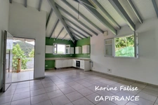 Villa T4 récente avec vue dégagée et terrain piscinable – Le Marin