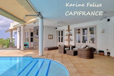 Villa d'architecte T5 avec studio indépendant, piscine et vue mer exceptionnelle