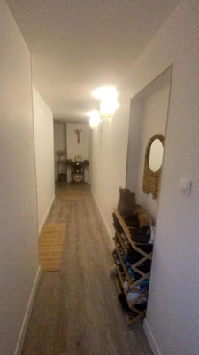 Super maison rénovée semi individuelle avec beaucoup de volume