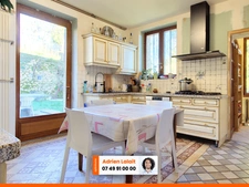 Maison 6 chambres - Jardin 7000m² - bourg 5 min à pieds - Authentique et vue dégagée