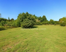 Terrain de 1 200 m², à deux pas du centre