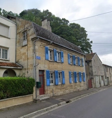 A vendre ! Proche de la Belgique et du Luxembourg, idéal investissement ou achat rentable, immeuble de 570 m², 2 appartements, 280 m² de surfaces aménageables, cours de 70 m² !