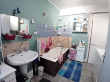 A vendre ! Proche de la Belgique et du Luxembourg, idéal investissement ou achat rentable, immeuble de 570 m², 2 appartements, 280 m² de surfaces aménageables, cours de 70 m² !