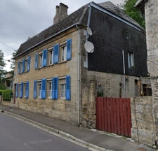 A vendre ! Proche de la Belgique et du Luxembourg, idéal investissement ou achat rentable, immeuble de 570 m², 2 appartements, 280 m² de surfaces aménageables, cours de 70 m² !