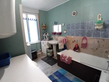 A vendre ! Proche de la Belgique et du Luxembourg, idéal investissement ou achat rentable, immeuble de 570 m², 2 appartements, 280 m² de surfaces aménageables, cours de 70 m² !