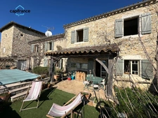 Senouillac, château de Mauriac, Maison en pierre T5 de 137 m² avec dépendance