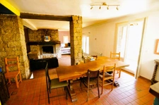 À vendre – Authentique maison en pierre avec piscine, studio indépendant et terrain en bord de rivière – Petreto-Bicchisano