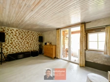 Ferme bressane rénovée – 136 m² – 5 chambres – 2,3 ha – Boxes chevaux