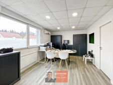 Visibilité maximale – Construction récente – 230 m² clés en main avec 16 stationnements privés