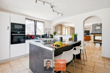 Dole – Grande maison familiale de 295 m² avec 7 chambres et jardin de 1 700 m²