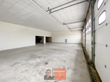 Visibilité maximale – Construction récente – 230 m² clés en main avec 16 stationnements privés