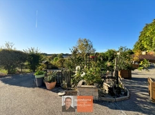 PROPRIÉTÉ D’ENVIRON 230 M² SUR PRÈS DE 2 HECTARES – DÉPENDANCES, PISCINE ET CALME ABSOLU