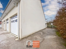 Visibilité maximale – Construction récente – 230 m² clés en main avec 16 stationnements privés