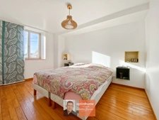 DOLE – Appartement duplex 85 m² – beaux volumes, parking et grande cave