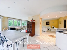 À vendre – Maison familiale avec terrain de 4 250 m² à Saint-Maur (39570)