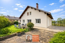Montmorot – Maison familiale rénovée avec grand jardin et fort potentiel d'évolution