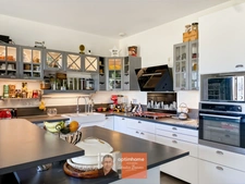 Maison contemporaine de plain-pied – Environ 140 m² – Construction 2020 – 3 chambres – Dole