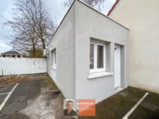Visibilité maximale – Construction récente – 230 m² clés en main avec 16 stationnements privés