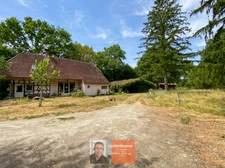 Ferme bressane rénovée – 136 m² – 5 chambres – 2,3 ha – Boxes chevaux