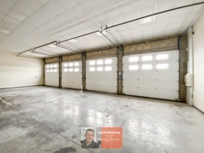 Visibilité maximale – Construction récente – 230 m² clés en main avec 16 stationnements privés